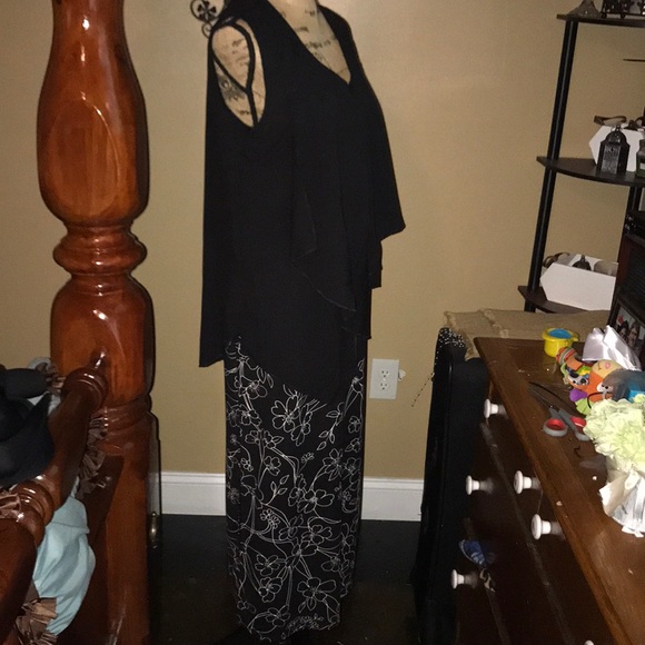 Beautiful skirt set - Picture 5 of 8